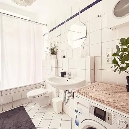 Altbau Mit Charme In Der Sudvorstadt - Balkon, Fruhstuck & Netflix ホームステイ *