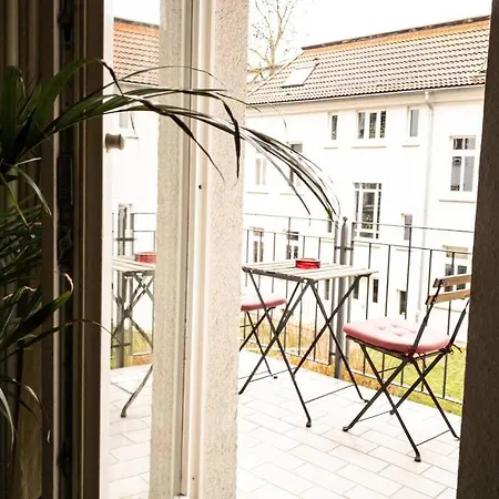 Altbau Mit Charme In Der Sudvorstadt - Balkon, Fruhstuck & Netflix ホームステイ *
